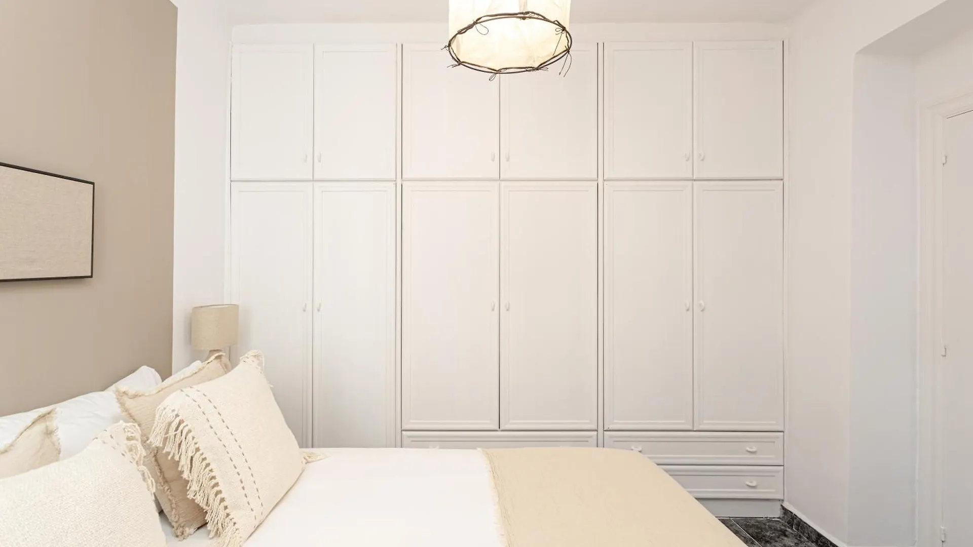 3 Bdr Apt In Cornella 5 Mins Form The Metro Cornella de Llobregat 0*,