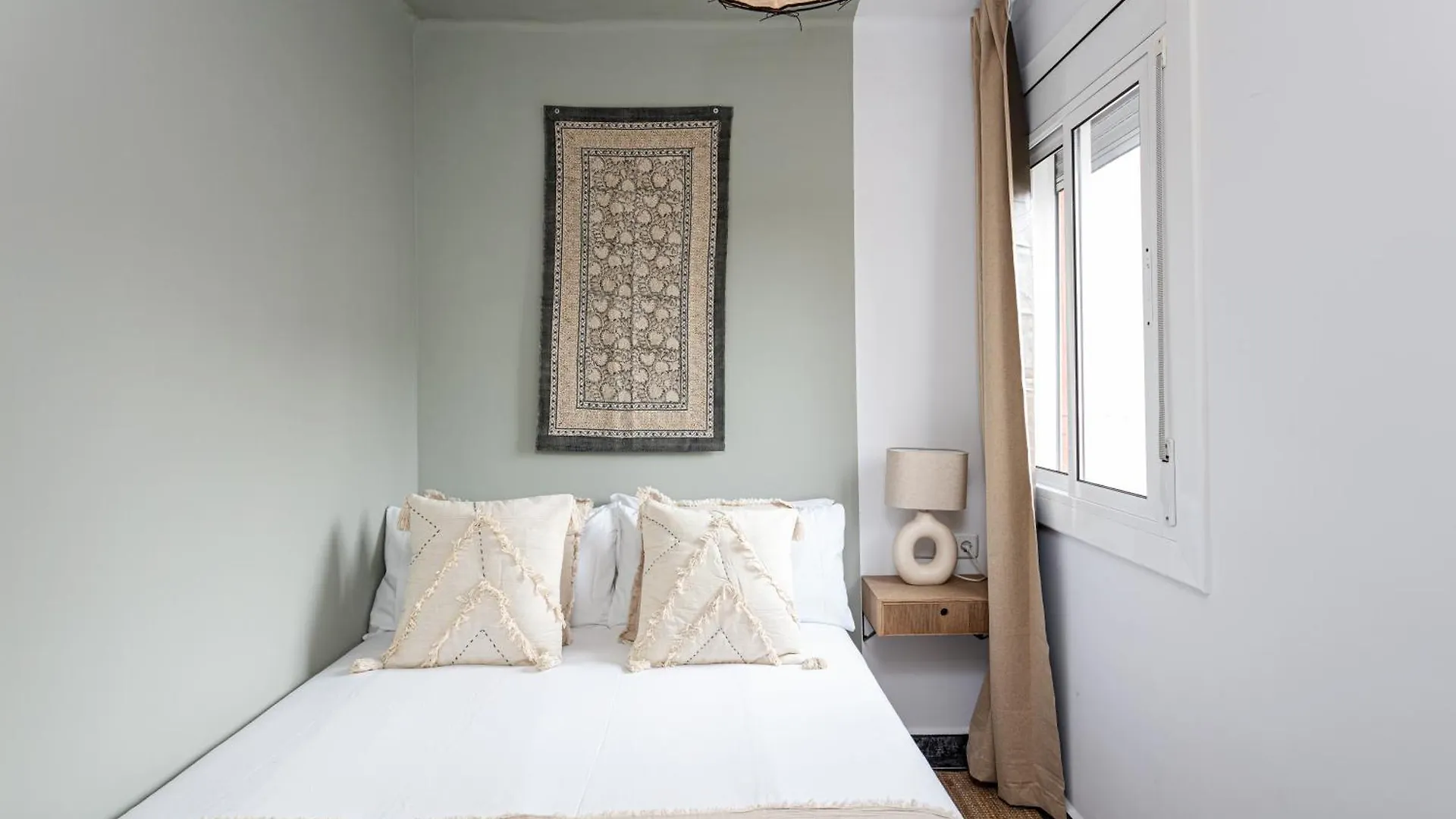 Apartment 3 Bdr Apt In Cornella 5 Mins Form The Metro Cornella de Llobregat Spain