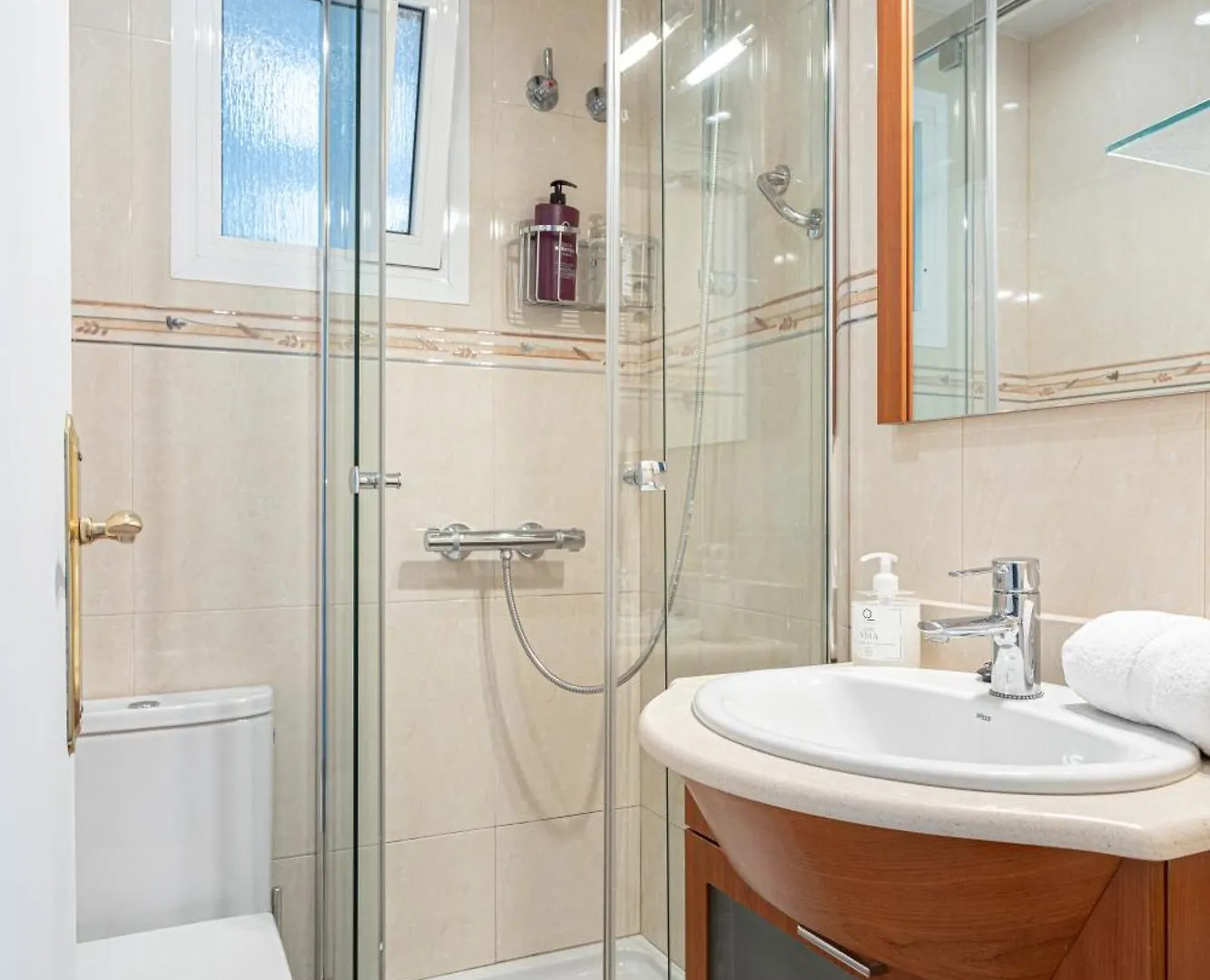 3 Bdr Apt In Cornella 5 Mins Form The Metro Cornella de Llobregat 0*,