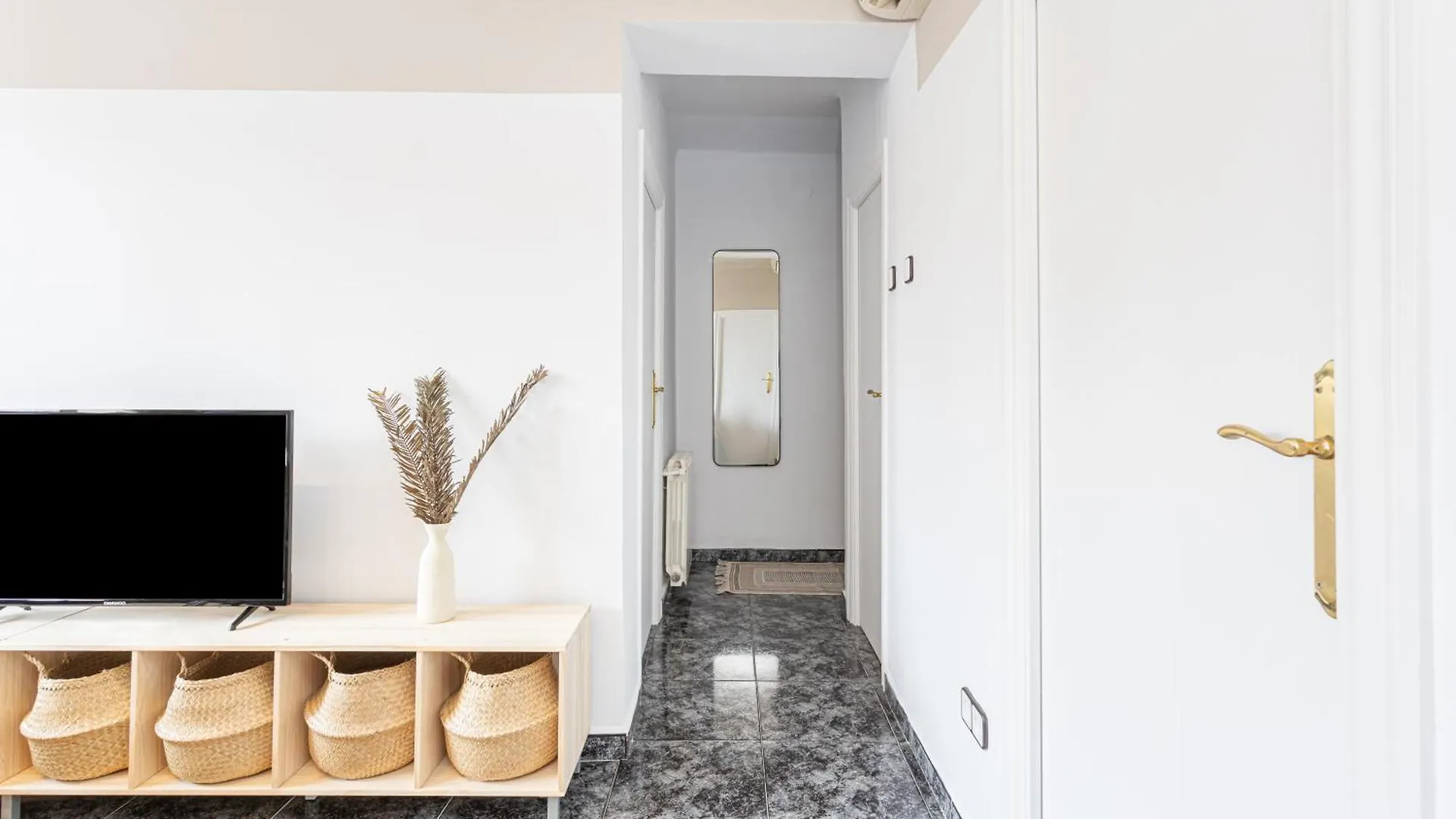 3 Bdr Apt In Cornella 5 Mins Form The Metro Cornella de Llobregat Apartment
