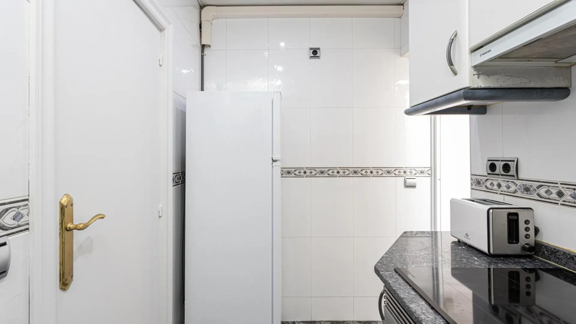 3 Bdr Apt In Cornella 5 Mins Form The Metro Cornella de Llobregat Apartment