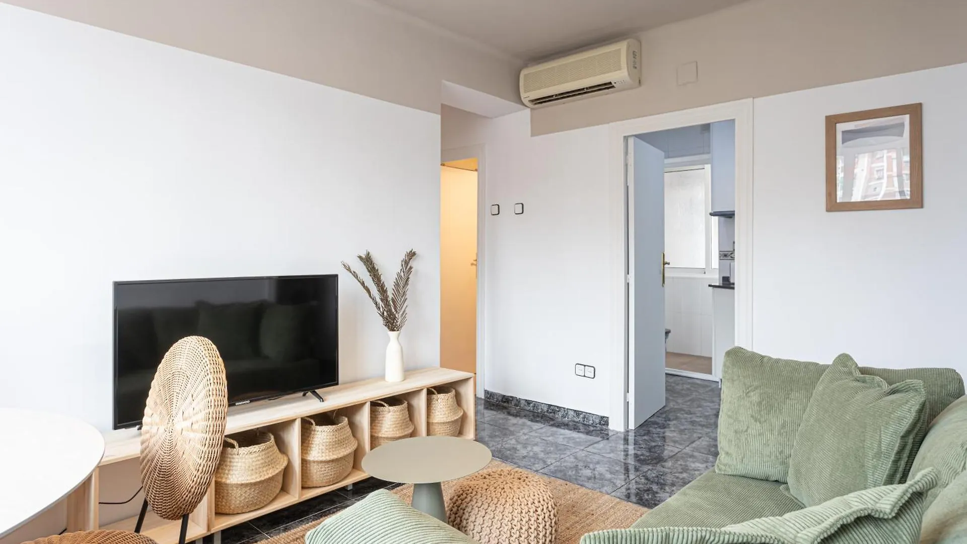 3 Bdr Apt In Cornella 5 Mins Form The Metro Cornella de Llobregat
