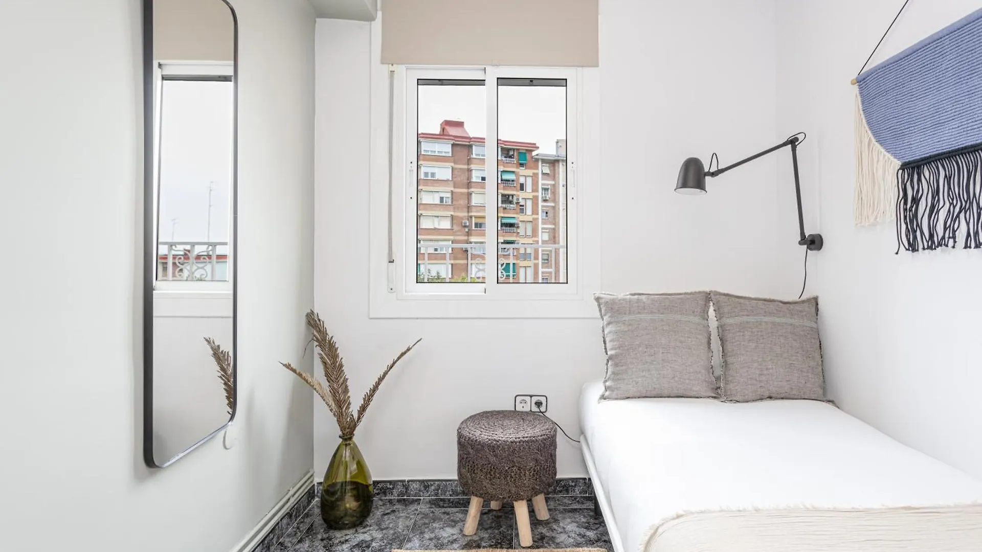 Apartment 3 Bdr Apt In Cornella 5 Mins Form The Metro Cornella de Llobregat