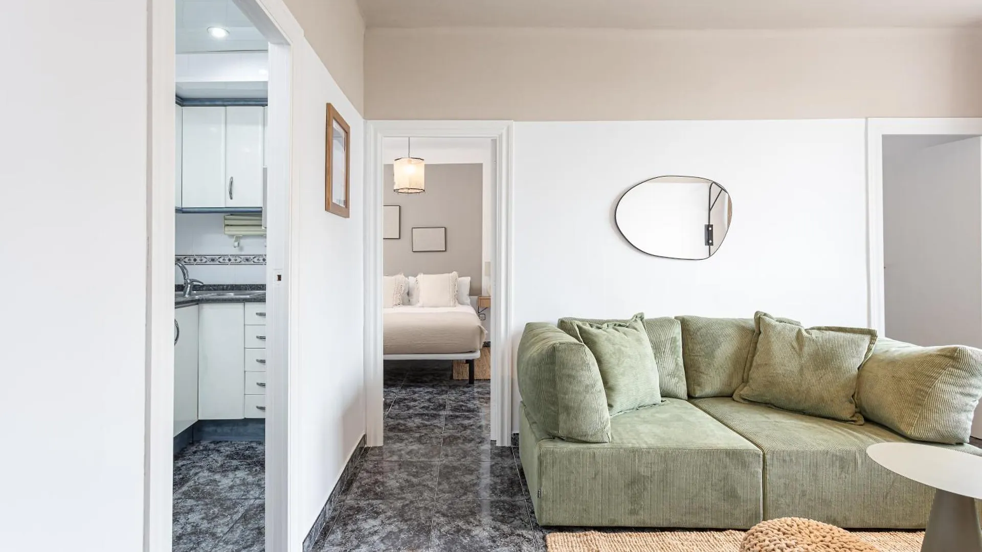 3 Bdr Apt In Cornella 5 Mins Form The Metro Cornella de Llobregat 0*,