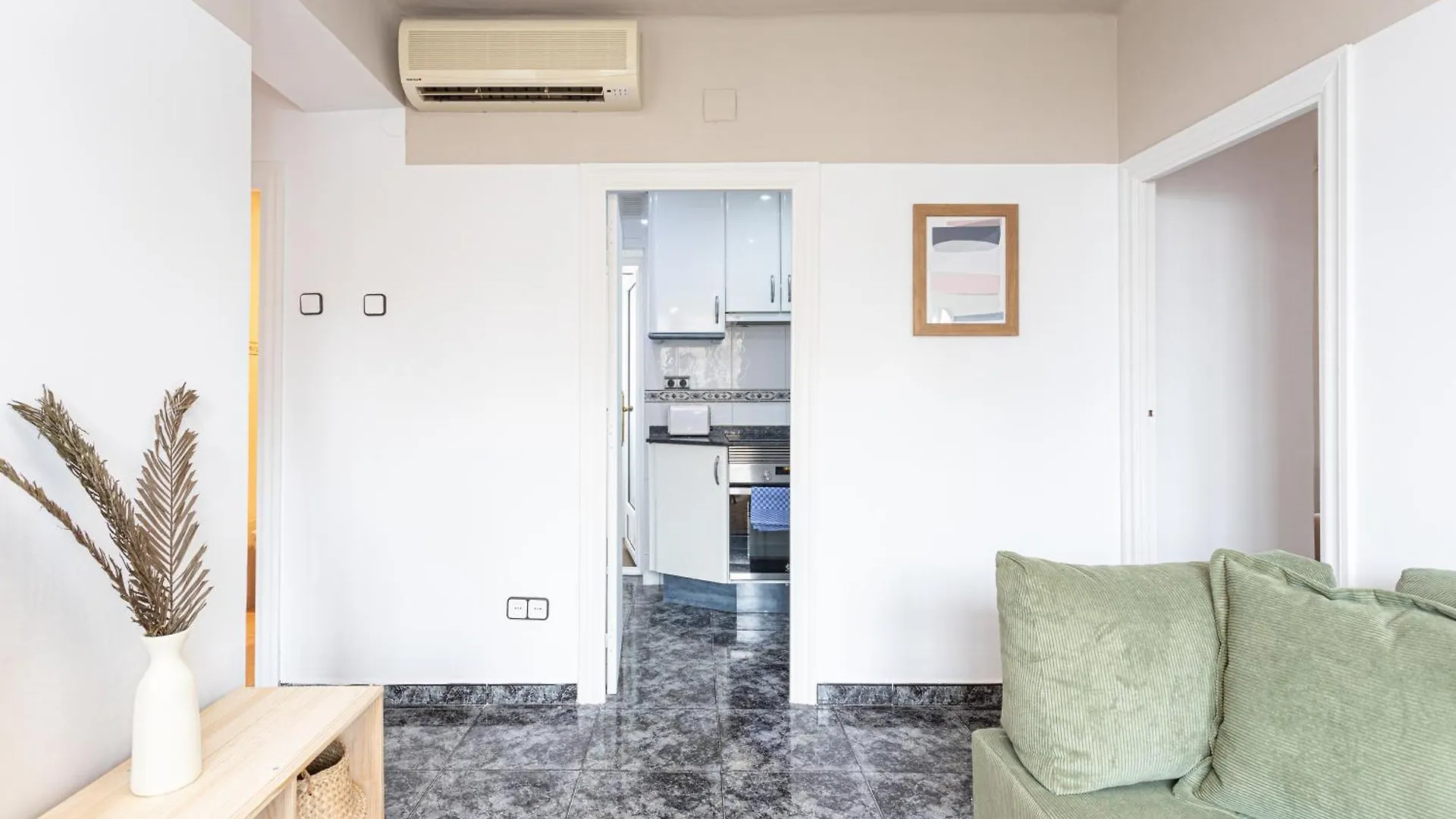 Apartment 3 Bdr Apt In Cornella 5 Mins Form The Metro Cornella de Llobregat