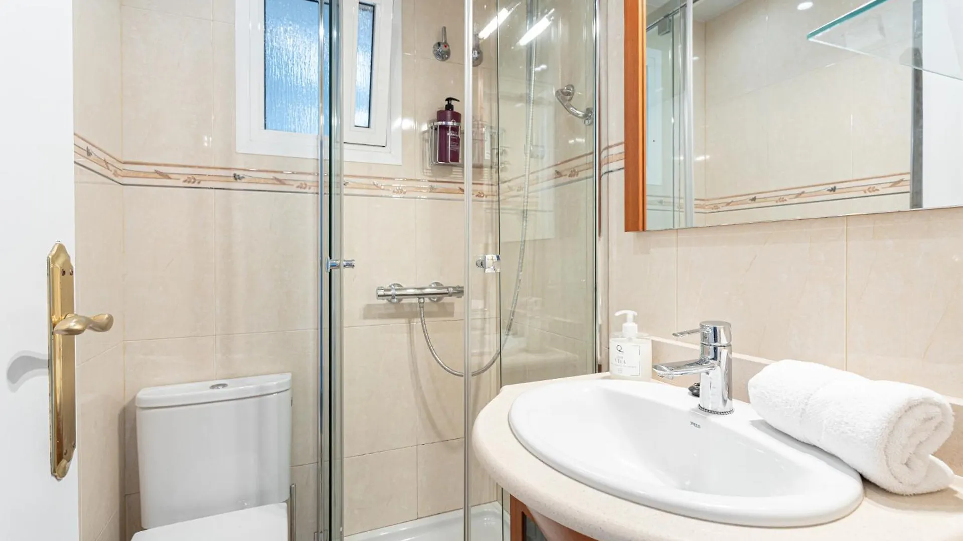 Apartment 3 Bdr Apt In Cornella 5 Mins Form The Metro Cornella de Llobregat Spain