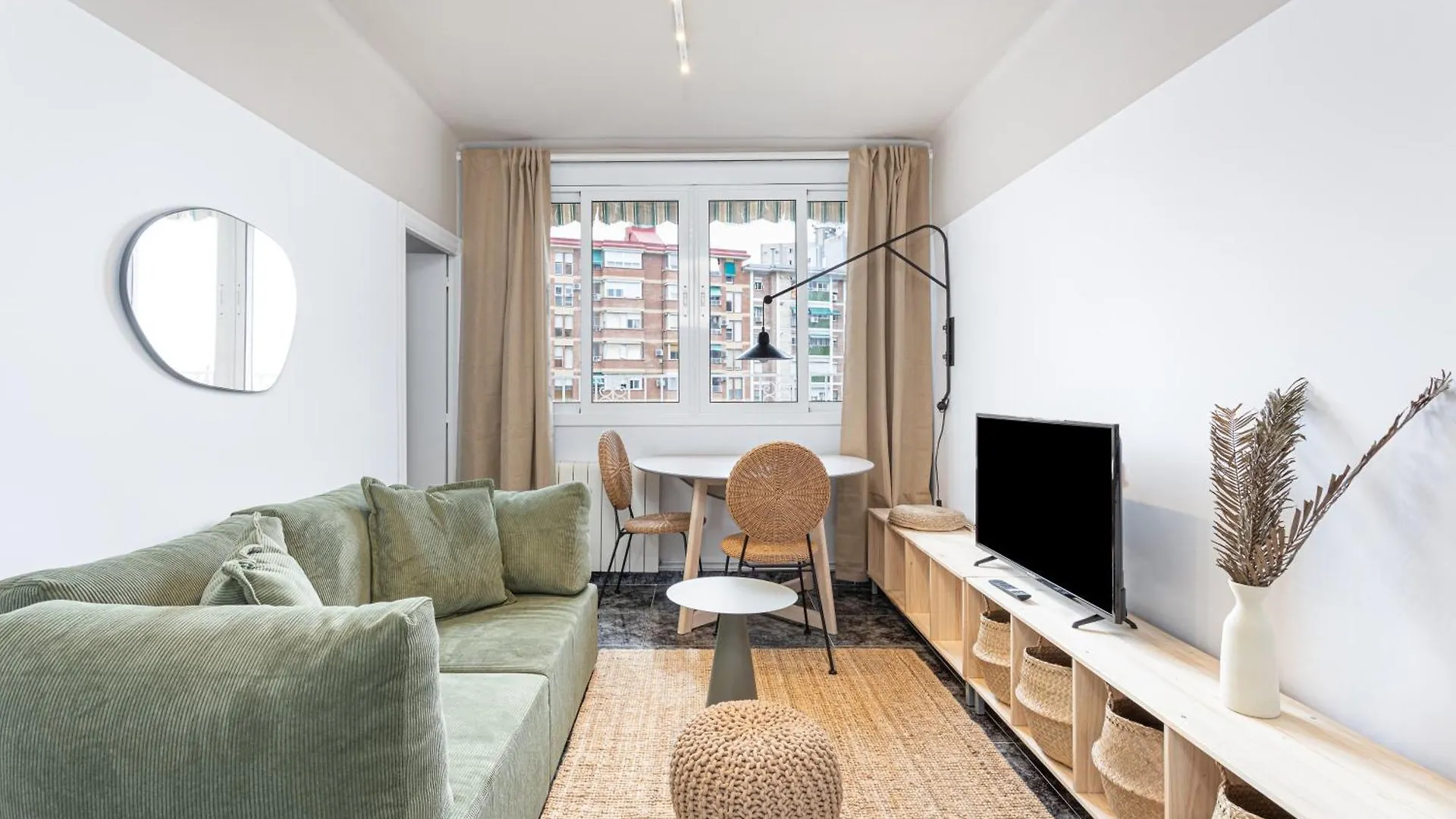 3 Bdr Apt In Cornella 5 Mins Form The Metro contacts