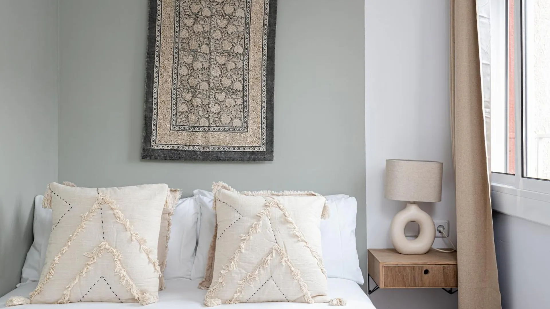 3 Bdr Apt In Cornella 5 Mins Form The Metro Cornella de Llobregat
